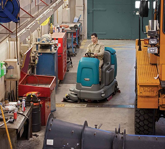 T12 Compact Battery Ride-On Floor Scrubber alt 18